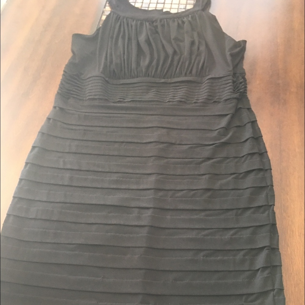 This black bodycon dress is meant to shake it up!!